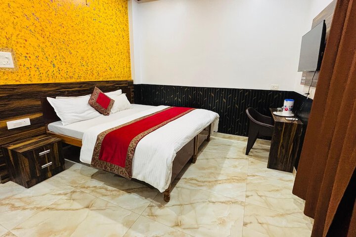 Room 14 of 28