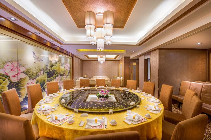 Dining 64 of 80