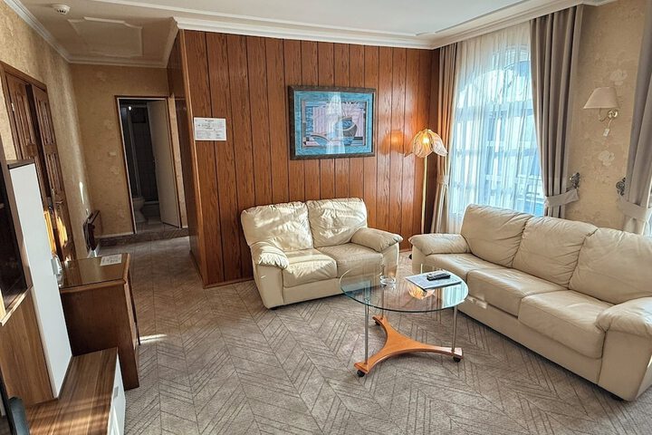 Room 53 of 83
