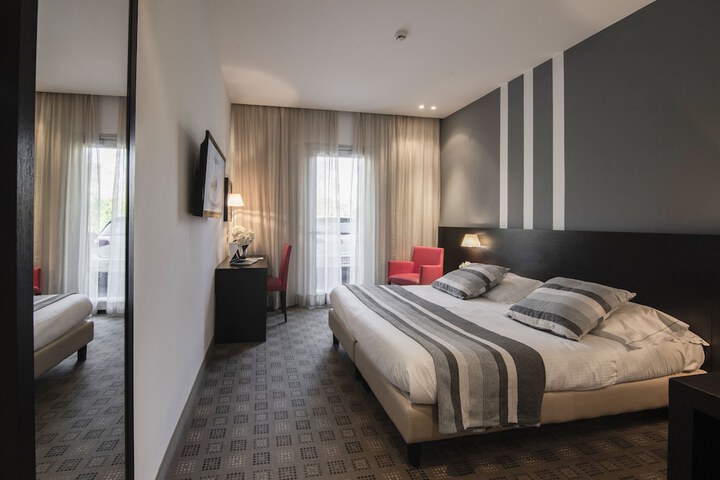 Room 4 of 30