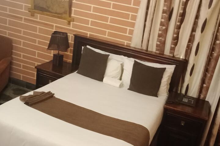 Room 4 of 15