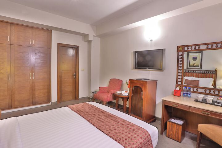 Room 6 of 43