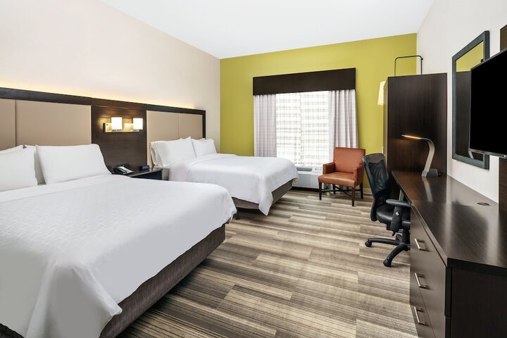 2 Queen Beds (4 of 20)