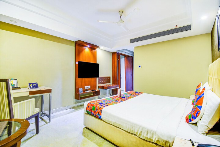 Room 10 of 26