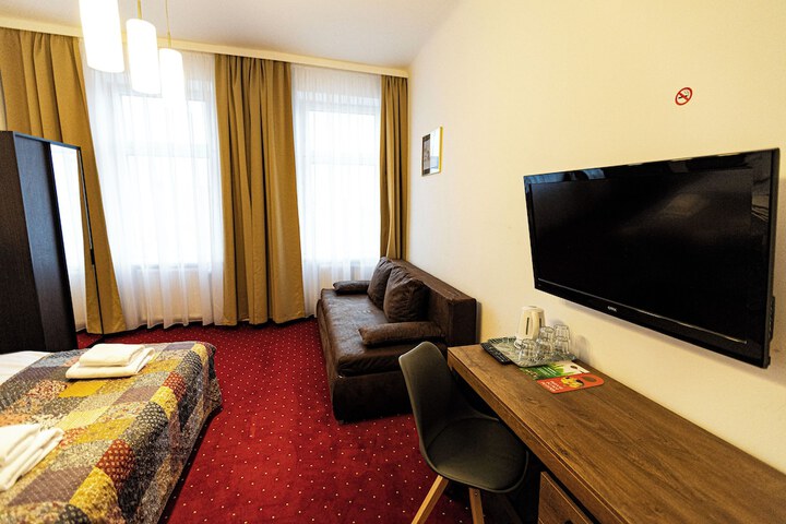 Room 16 of 94