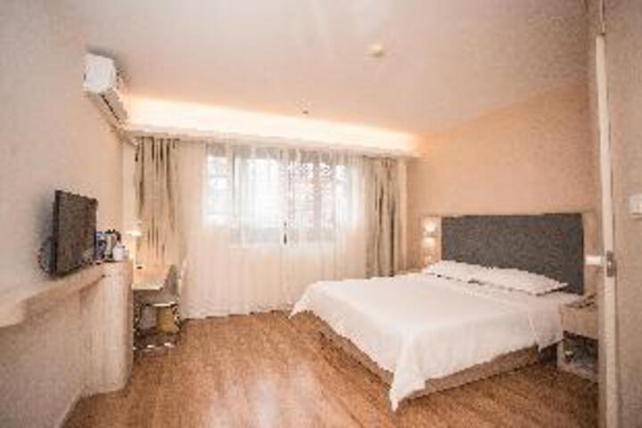 Room 2 of 4