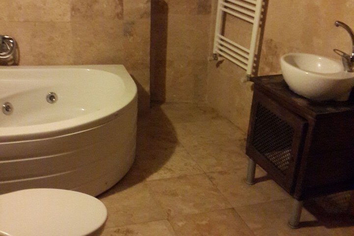 Room 399 of 578