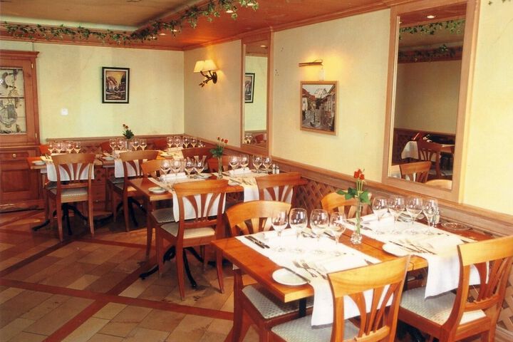Dining 54 of 69