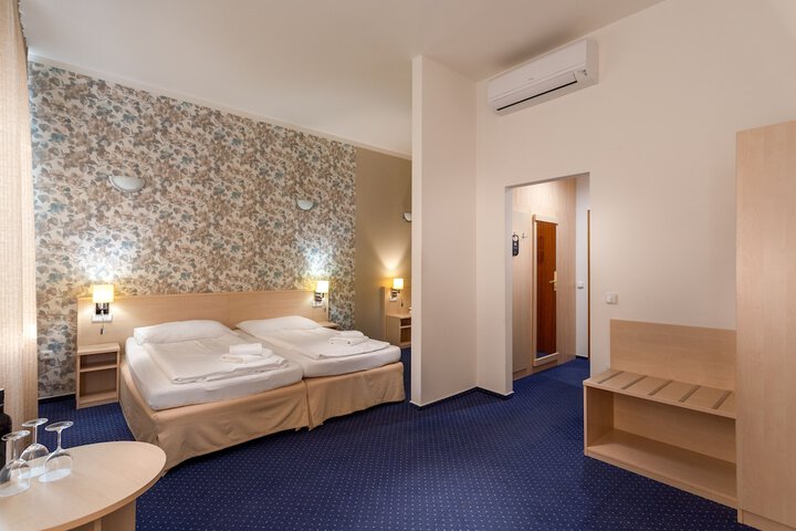Room 11 of 43