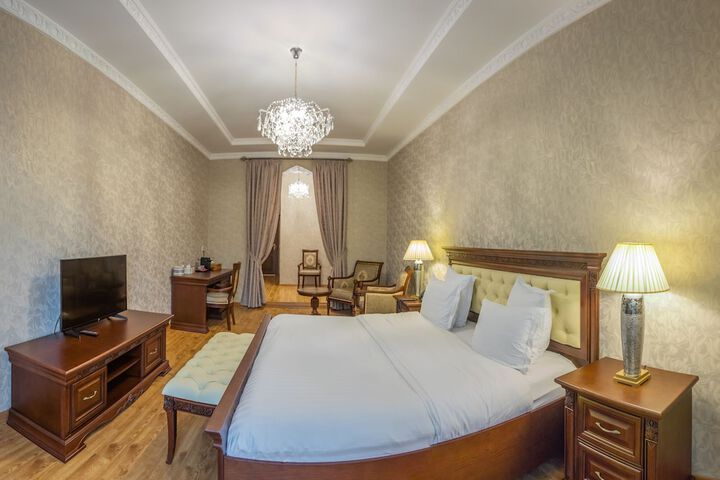 Room 9 of 36