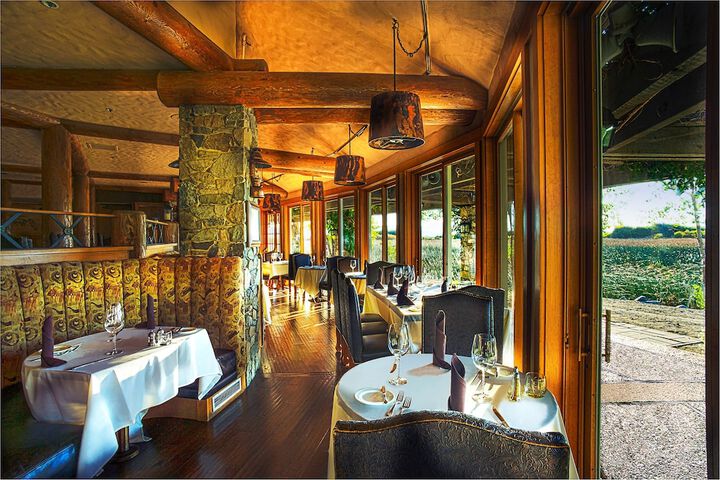 Dining 90 of 105