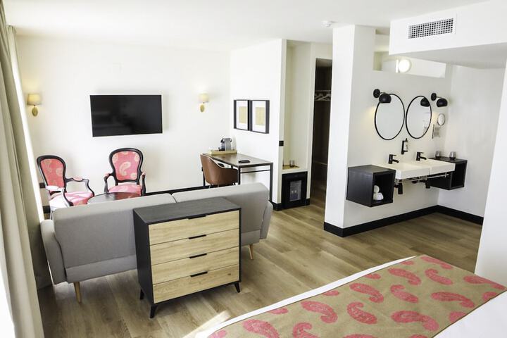 Room 44 of 127