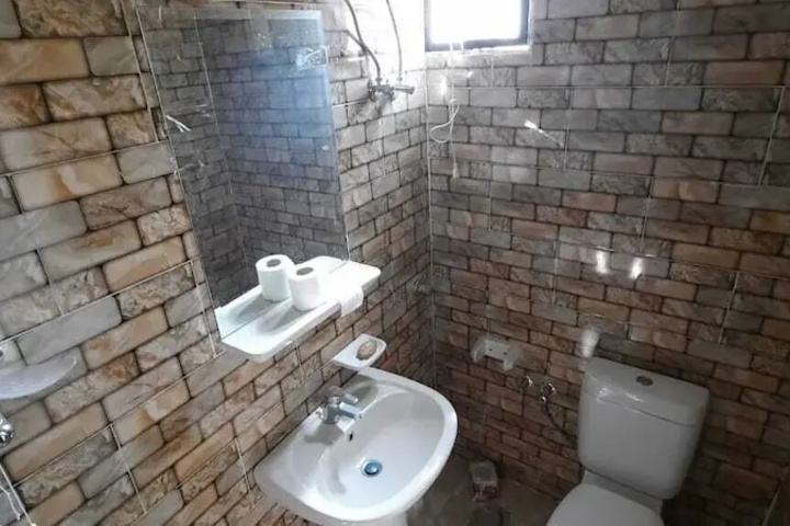 Room 7 of 11