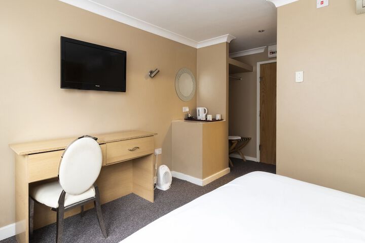 Room 6 of 36
