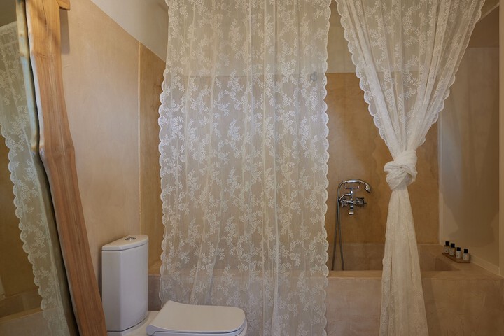 Room 72 of 163
