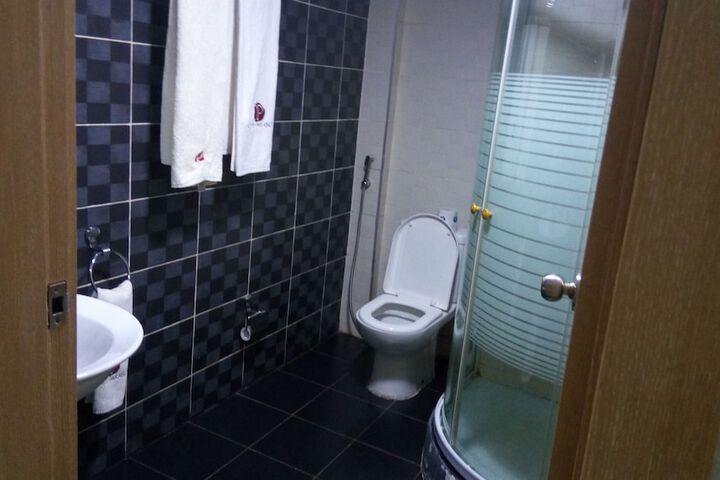 Room 12 of 16