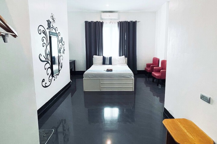 Room 17 of 43