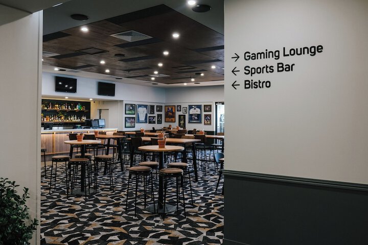 Lounge 21 of 34