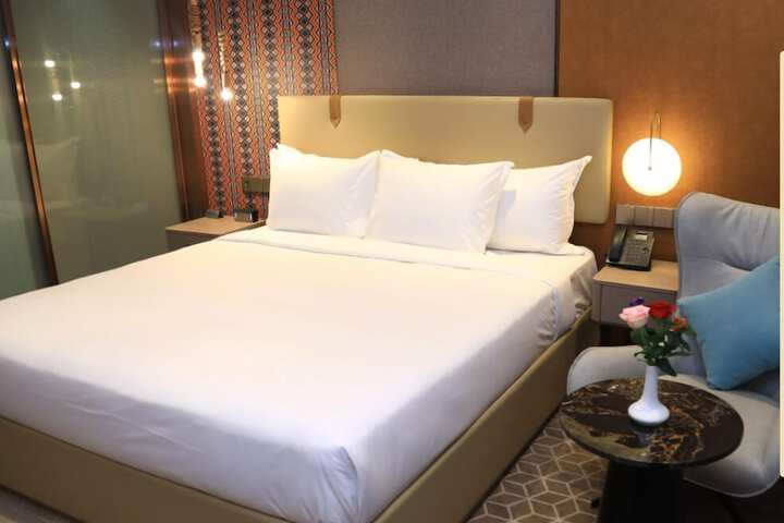Room 17 of 28