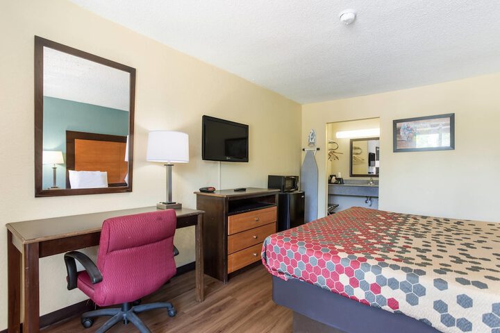 Room 11 of 31