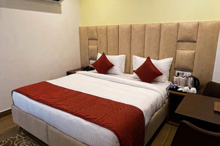 Room 3 of 97