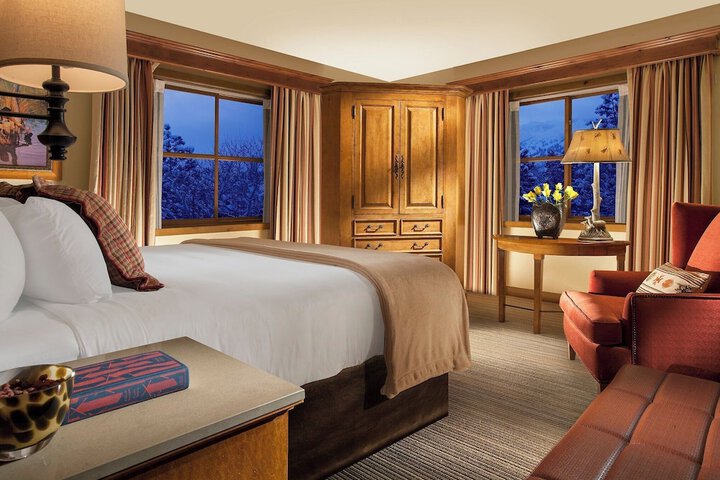 Room 10 of 28