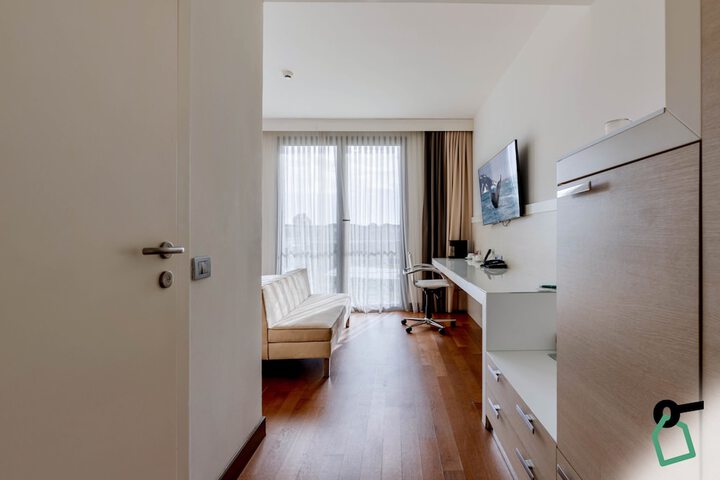 Room 12 of 63