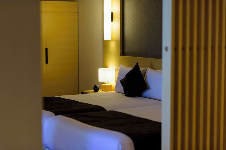 Room 18 of 165