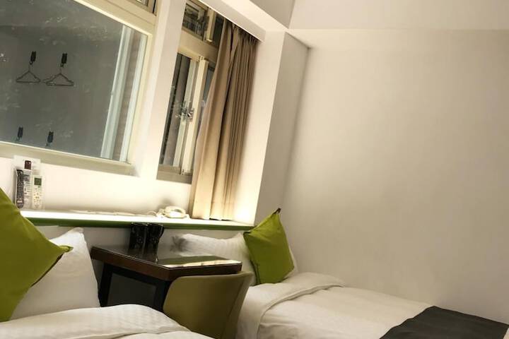 Room 25 of 48
