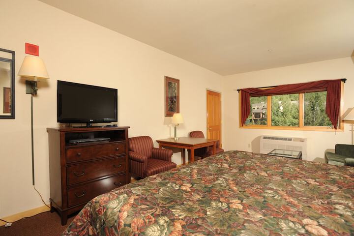 Room 6 of 113
