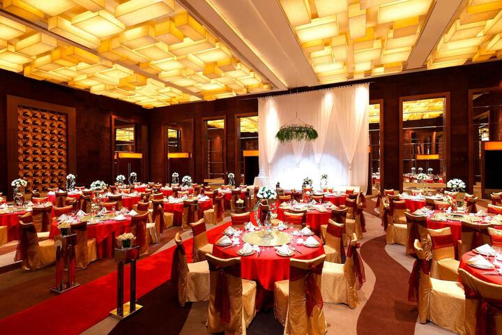 Ballroom/Hall 127 of 152