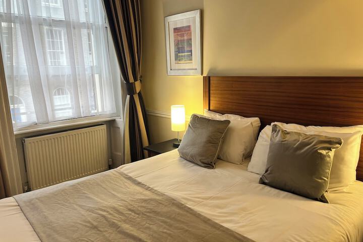 Room 30 of 43