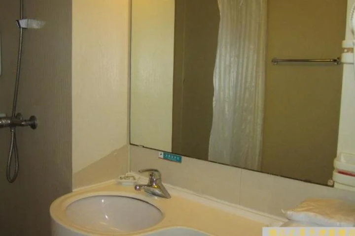 Room 8 of 24