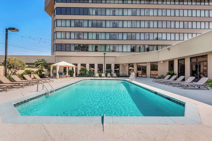 Pool Hotel