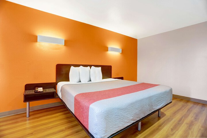 Room 7 of 25