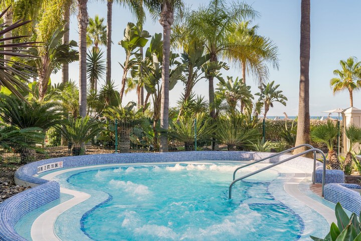 Pool Hotel
