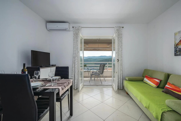 Room 6 of 15