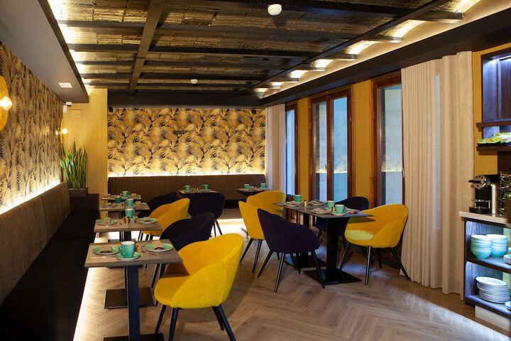 Breakfast/Coffee Service 70 of 85