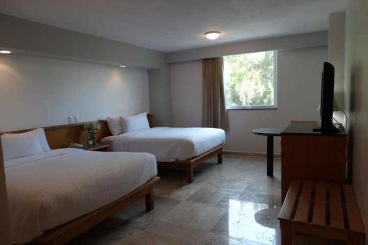 Room 5 of 14