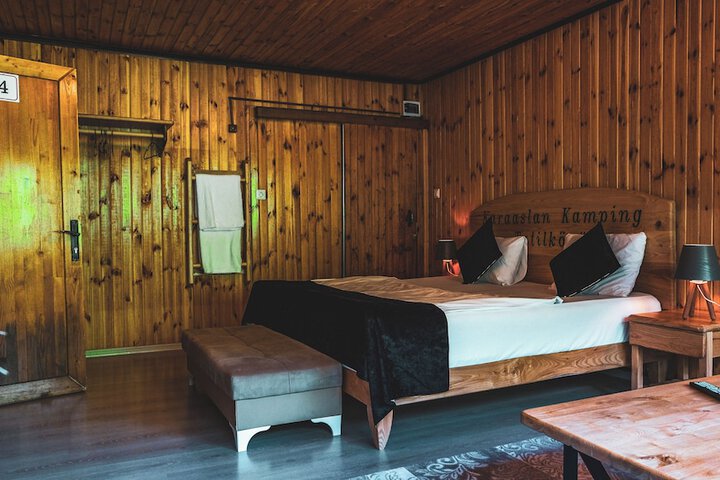 Room 4 of 90