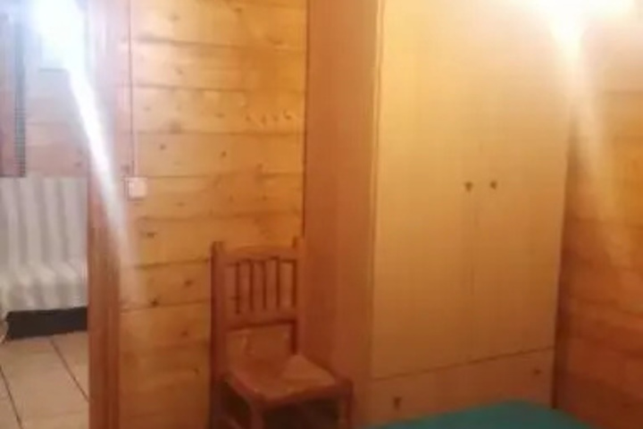 Room 6 of 10