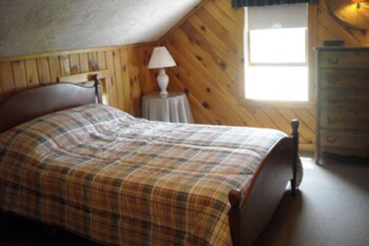 Room 6 of 9