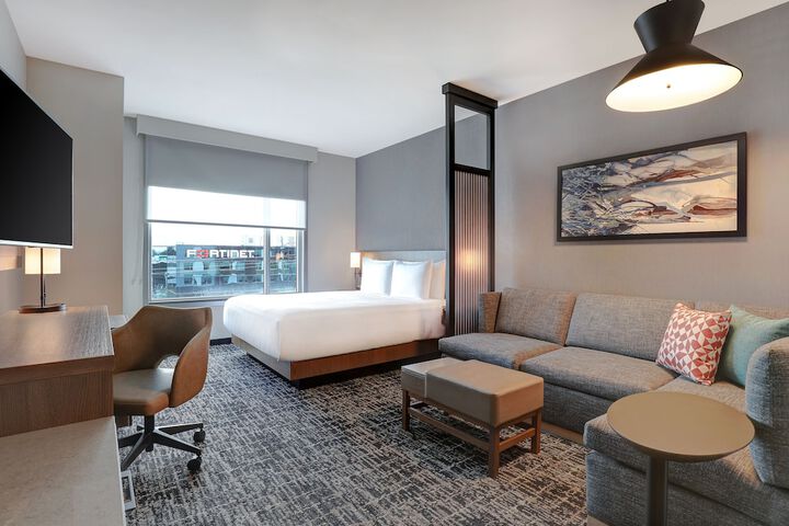 Room 6 of 43