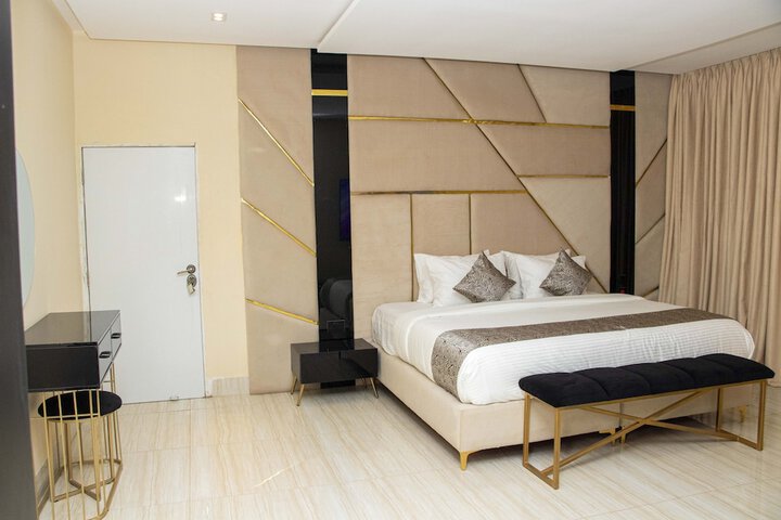 Room 12 of 46