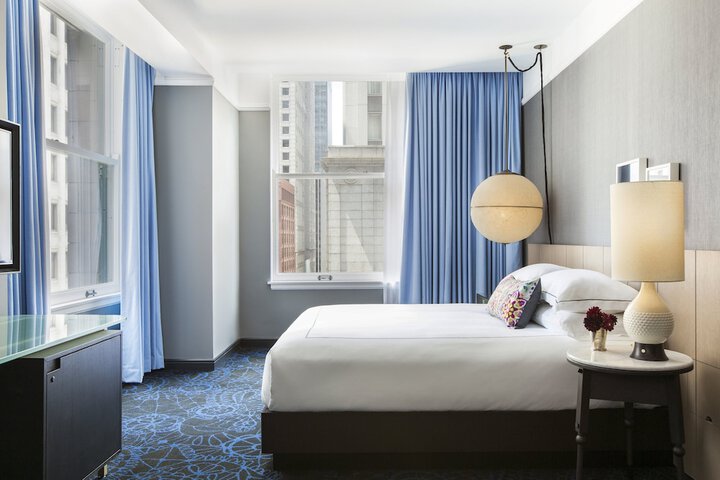 Premium King Bed (7 of 20)