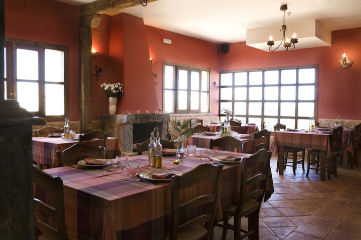 Dining 40 of 51