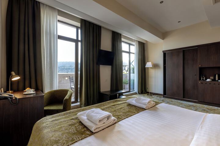 Room 36 of 82
