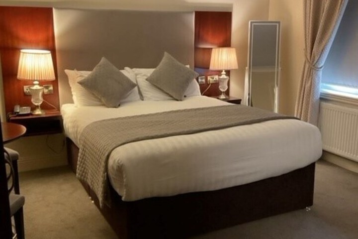 Room 9 of 29