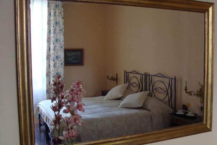 Room 8 of 25