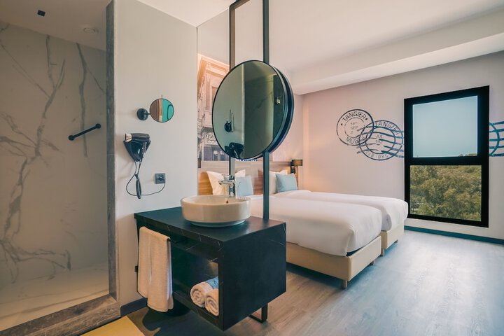 Room 26 of 112